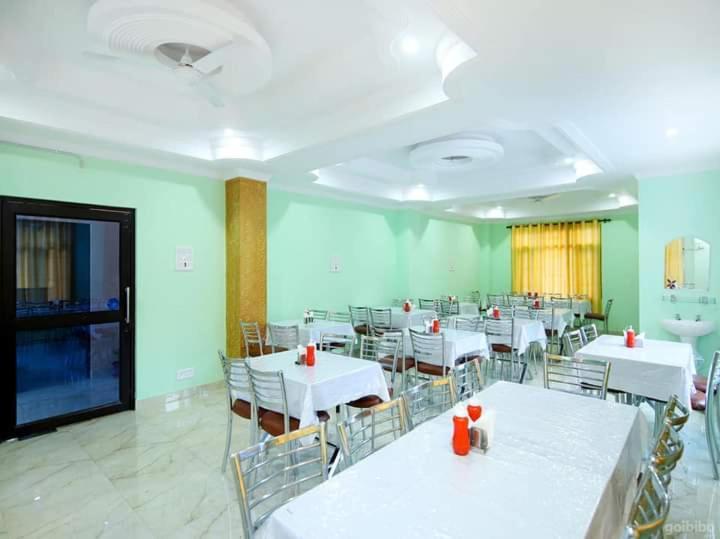 Hotel Alpine View Sarahan ภายนอก รูปภาพ