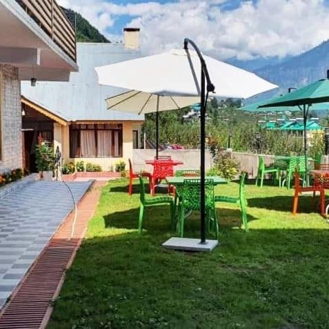 Hotel Alpine View Sarahan ภายนอก รูปภาพ