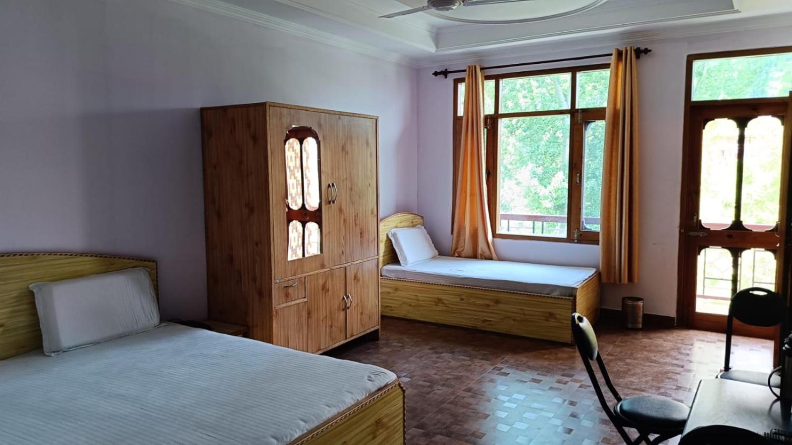 Hotel Alpine View Sarahan ภายนอก รูปภาพ