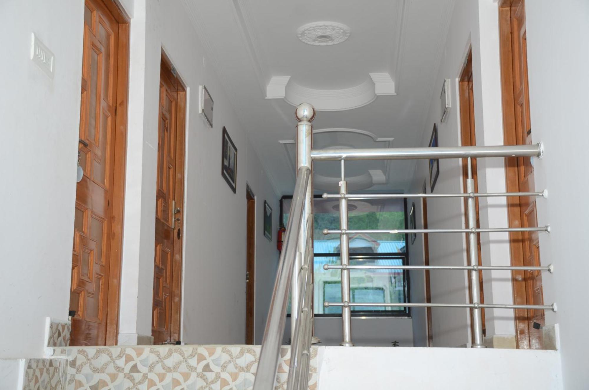 Hotel Alpine View Sarahan ภายนอก รูปภาพ
