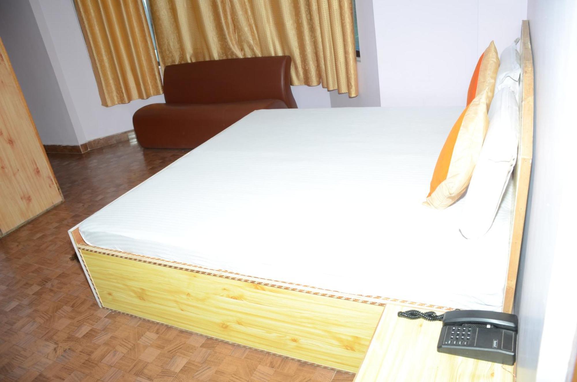 Hotel Alpine View Sarahan ภายนอก รูปภาพ
