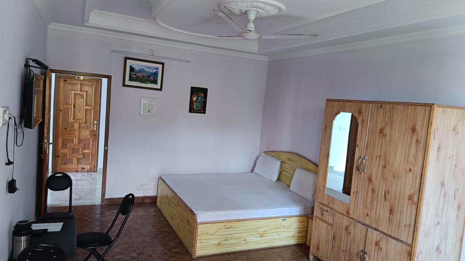 Hotel Alpine View Sarahan ภายนอก รูปภาพ