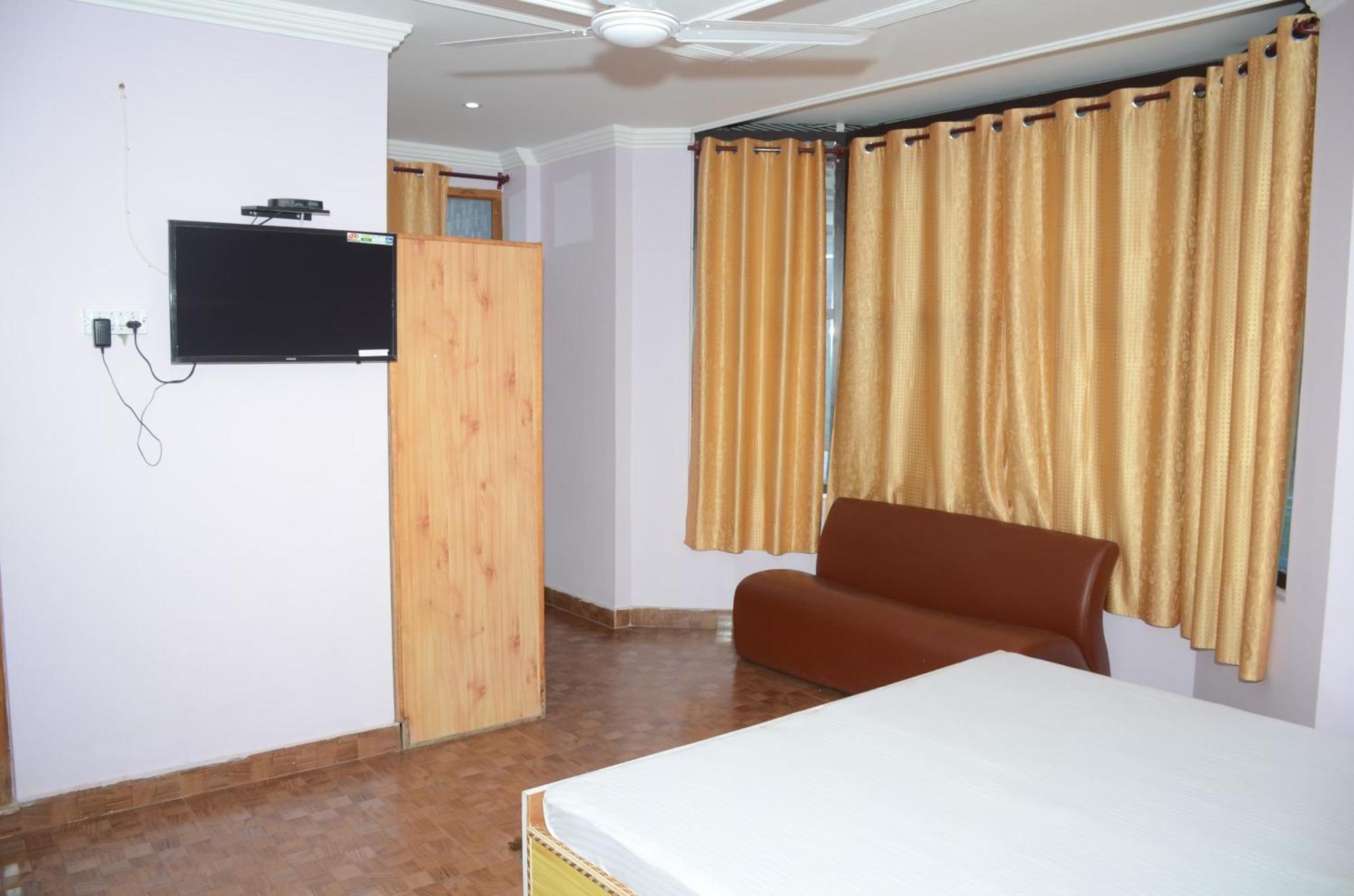Hotel Alpine View Sarahan ภายนอก รูปภาพ