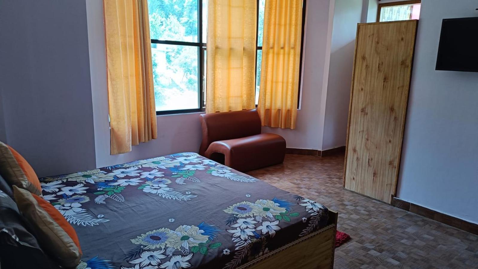 Hotel Alpine View Sarahan ภายนอก รูปภาพ