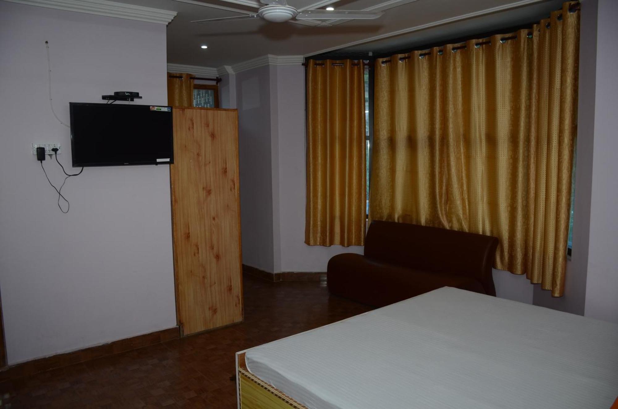 Hotel Alpine View Sarahan ภายนอก รูปภาพ